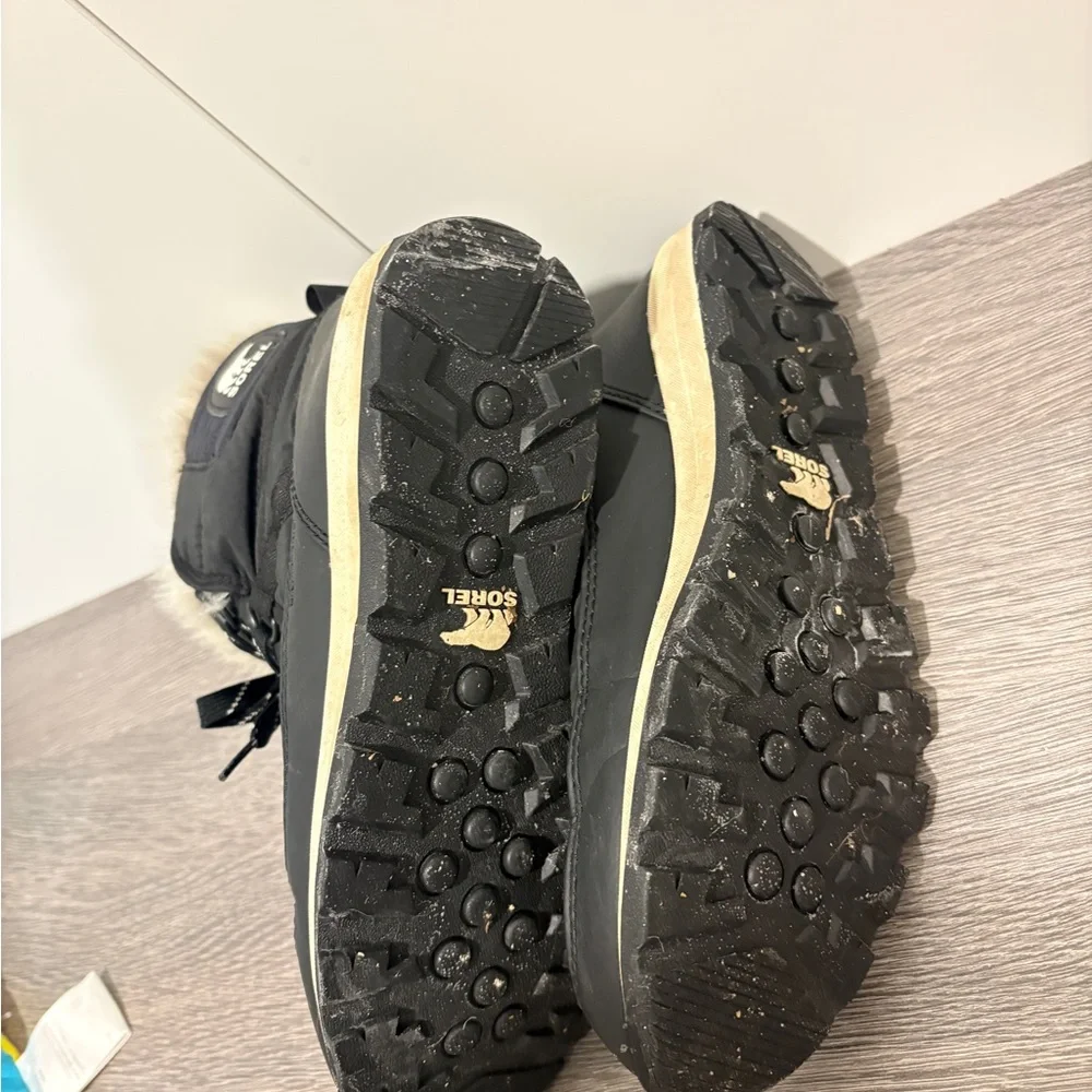 Sorel - Women’s Whitney Short Lace Up Boot - Size 9 - Picture 2 of 5